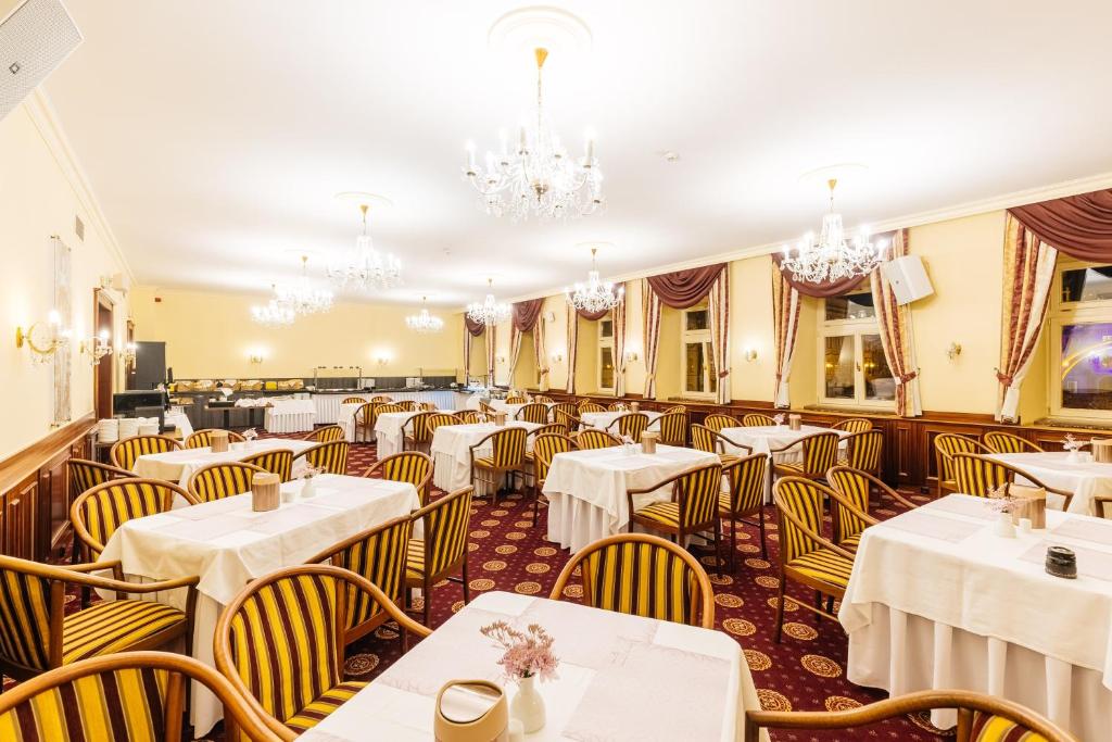 Restoran või mõni muu söögikoht majutusasutuses Grandhotel Zvon