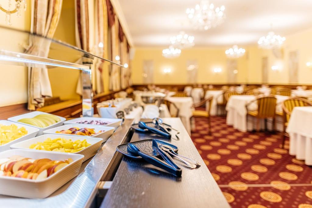 Grandhotel Zvon - Resim 10