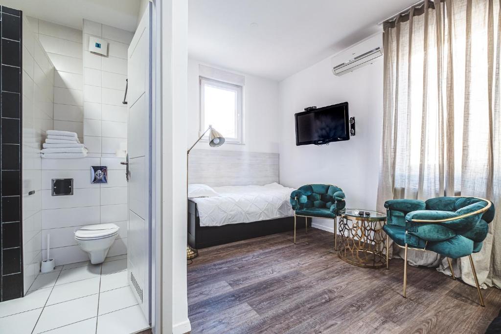 National Plus - Resim 18