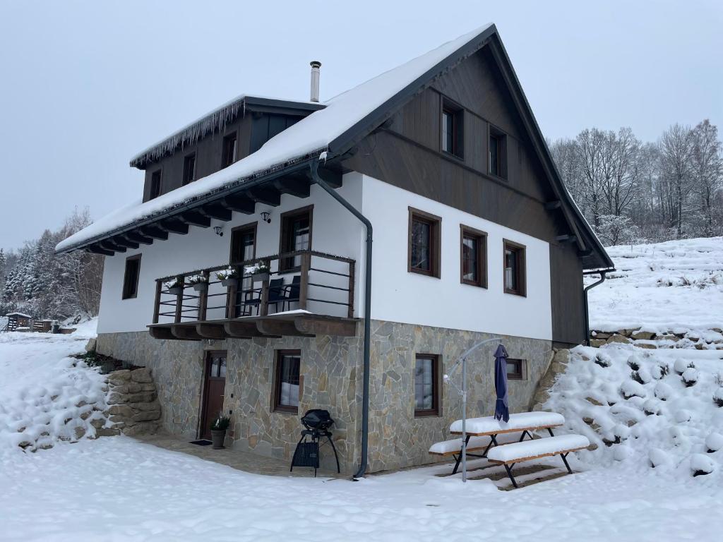 Chalupa Jizerka in de winter