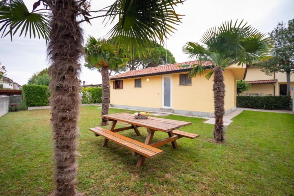 Κήπος έξω από το Cozy and welcoming house with private garden
