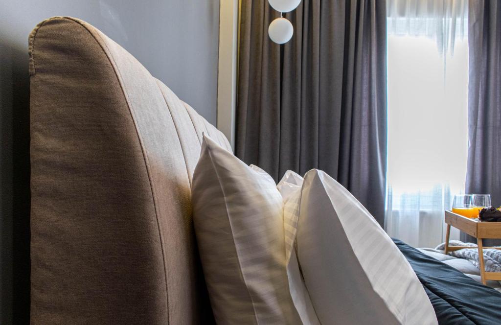 Posezení v ubytování Aether Home - Modern & Luxe Stay with 65 TV by TT