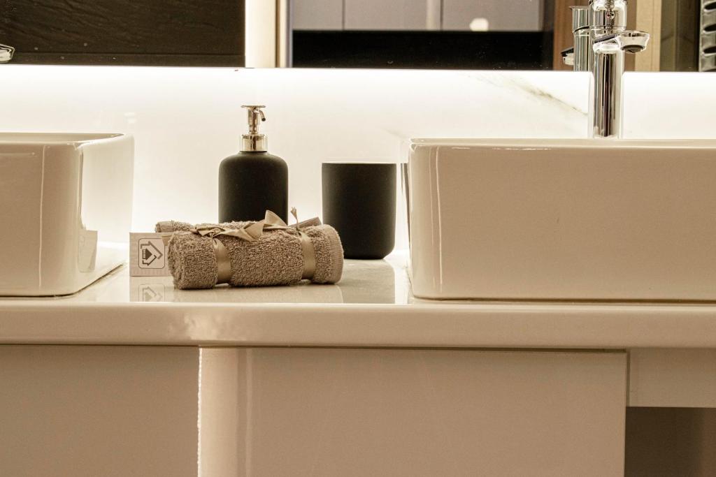 Fotografie z fotogalerie ubytování Aether Home - Modern & Luxe Stay with 65 TV by TT v Aténách