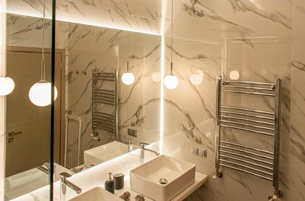 Koupelna v ubytování Aether Home - Modern & Luxe Stay with 65 TV by TT