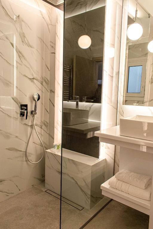 Koupelna v ubytování Aether Home - Modern & Luxe Stay with 65 TV by TT