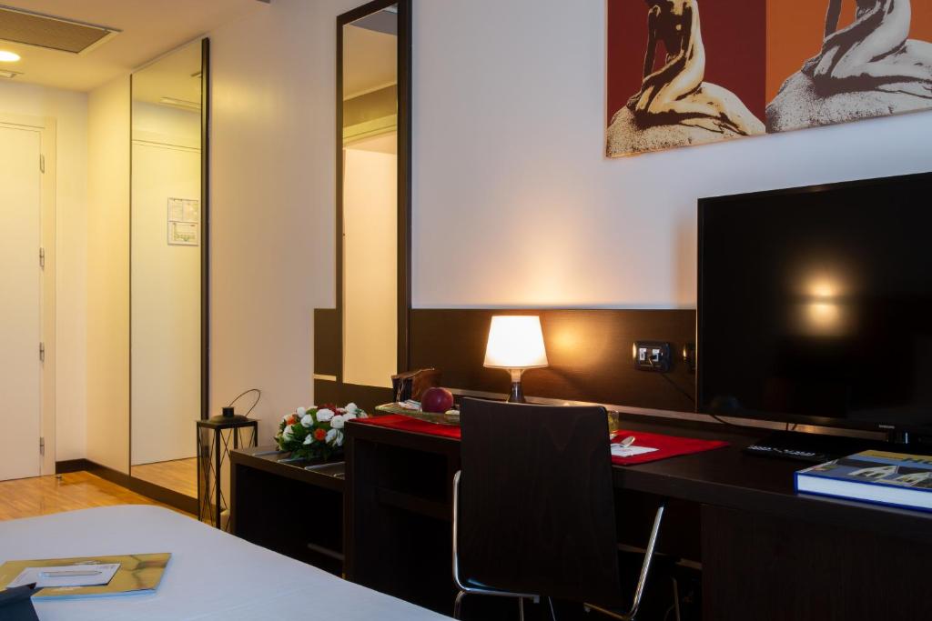 TV a/nebo společenská místnost v ubytování Euro Hotel Residence