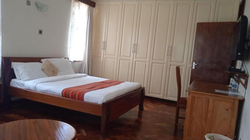 Postel nebo postele na pokoji v ubytování dreamplace Gigiri