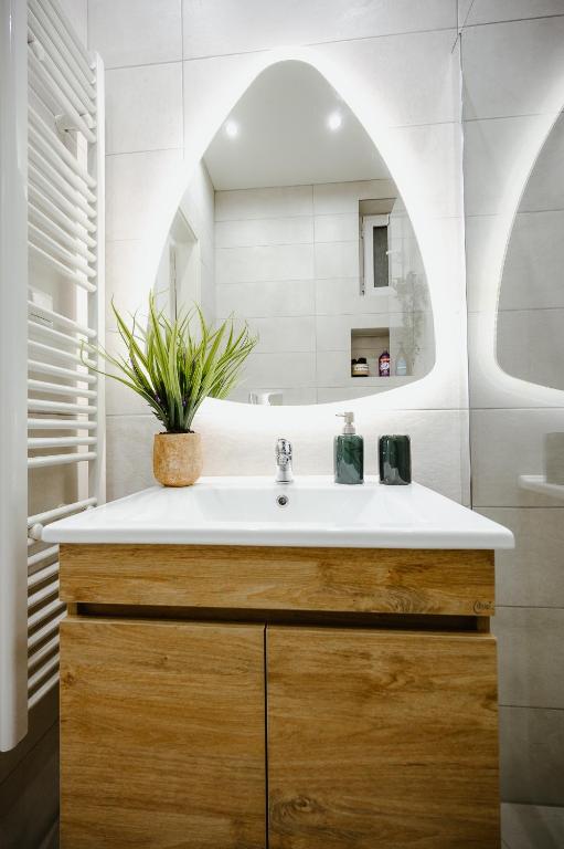 A bathroom at Central Apartments City Center