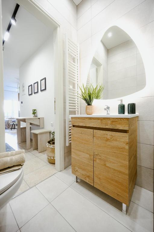 A bathroom at Central Apartments City Center