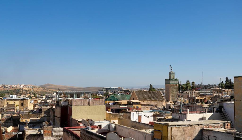 Nespecifikovaný výhled na destinaci Fès nebo výhled na město při pohledu z penzionu