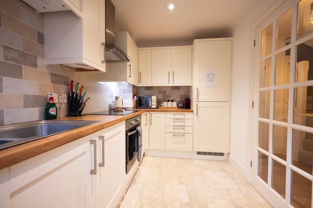 The Marlowe - Beautiful house in the heart of Canterbury with Free Parking - 三居室房屋