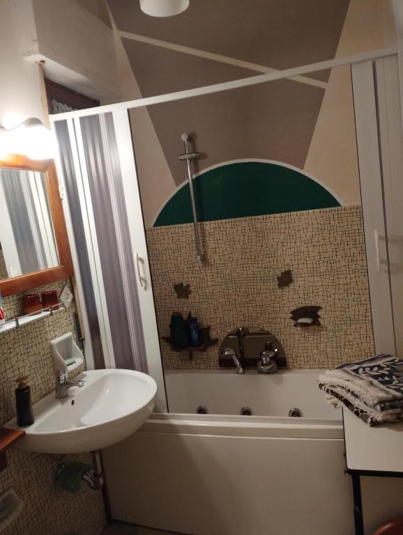 Kúpeľňa v ubytovaní Il semaforo Appartamento a due passi dal centro di Pietrasanta
