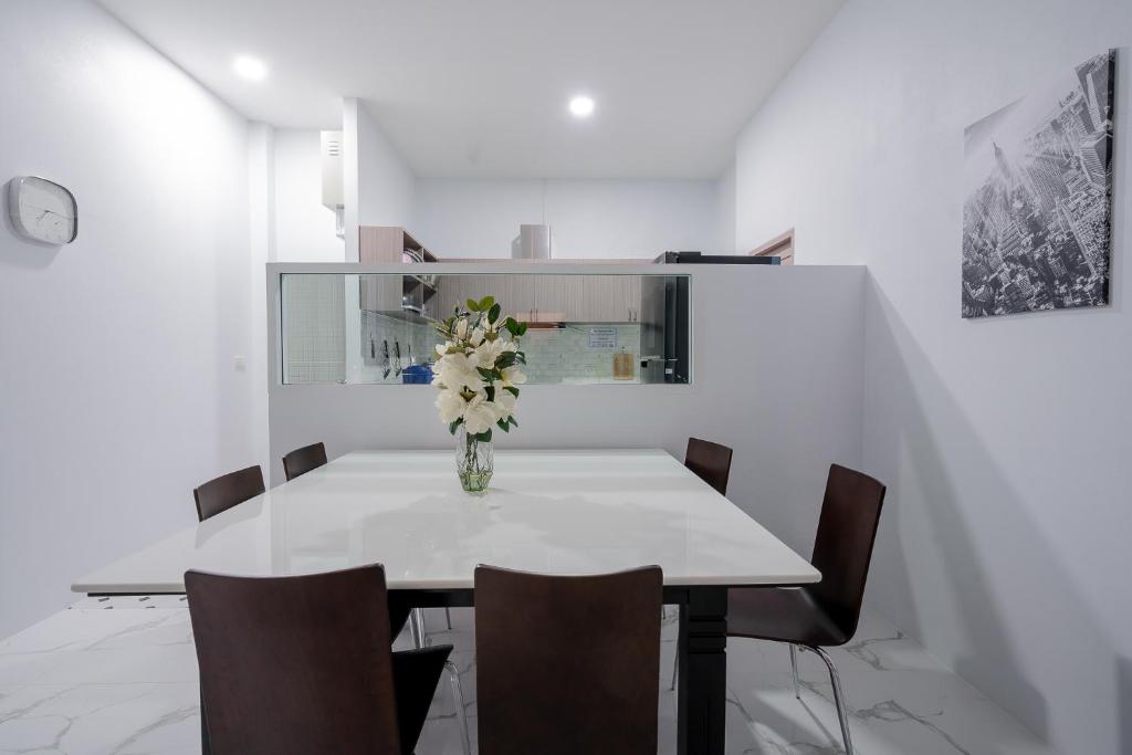 Fotografie z fotogalerie ubytování พลอยพูลวิลล่า ชะอำ 1 Ploy Poolvilla Cha-am 1 v destinaci Ča Am