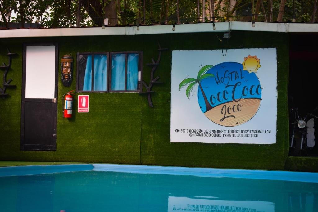 Piscina di Hostal Loco Coco Loco o nelle vicinanze