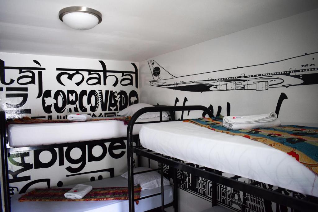 Letto o letti in una camera di Hostal Loco Coco Loco