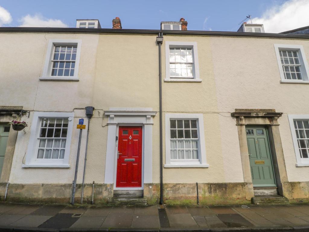 4 Priest Row