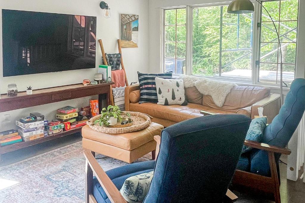 a living room with a couch and a tv at Marble Farm in Waitsfield