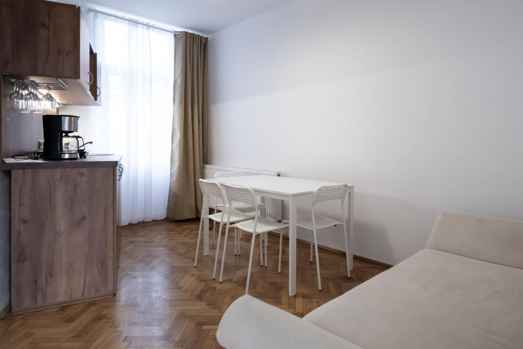 Casa Basarab Brasov - Resim 14