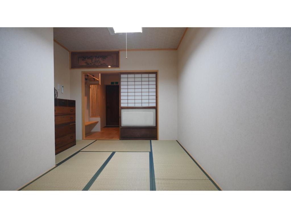 an empty room with a kitchen and a door at Uji Tea Inn - Vacation STAY 27194v in Uji