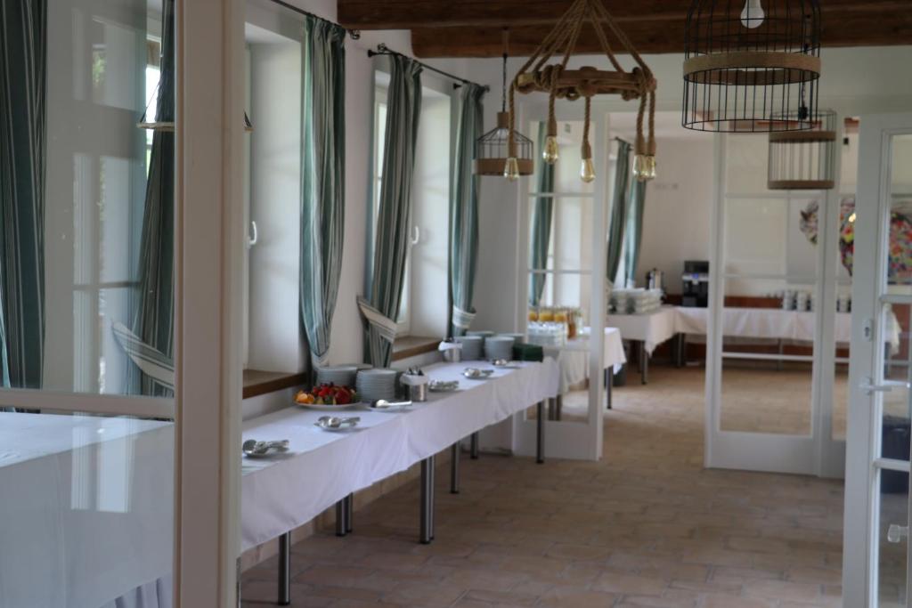 Restaurace v ubytování Apartmány nad stájemi - Jítravský Dvorec