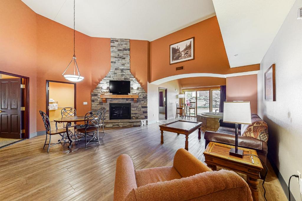 Chula Vista Condo 2136, Wisconsin Dells (updated prices 2024)