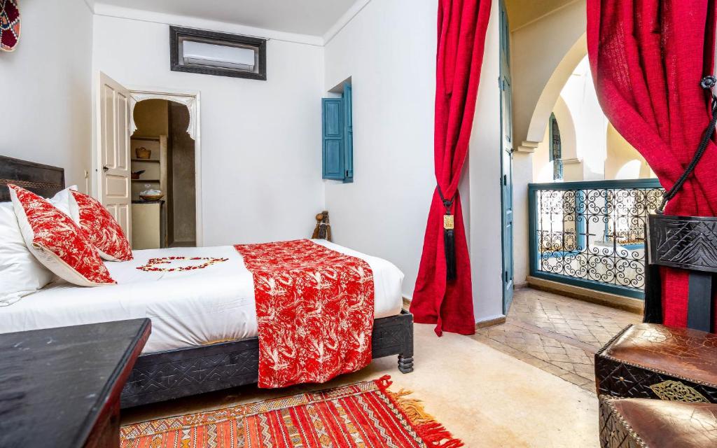 Postel nebo postele na pokoji v ubytování Riad L'orange Bleue