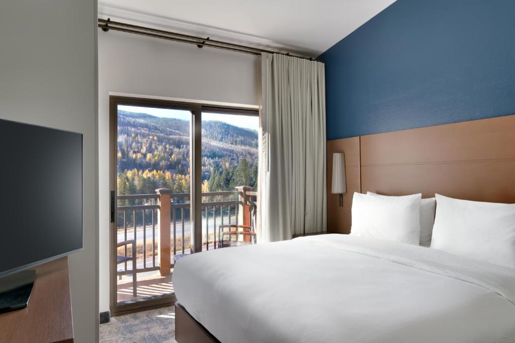 Postel nebo postele na pokoji v ubytování Residence Inn by Marriott Vail