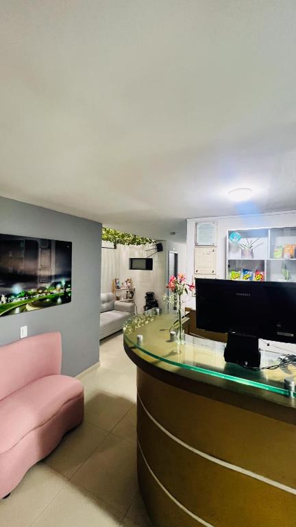 TV a/nebo společenská místnost v ubytování Kromatic Hostel