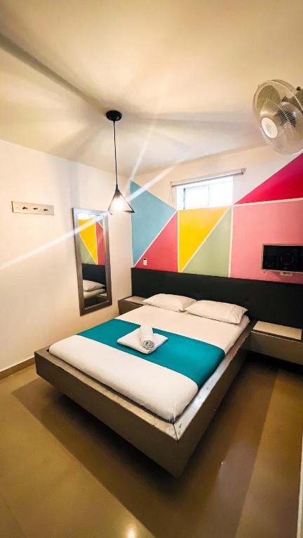 Postel nebo postele na pokoji v ubytování Kromatic Hostel