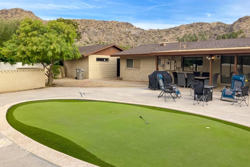 a yard of a house with a putting green at Cactus Cove in Scottsdale