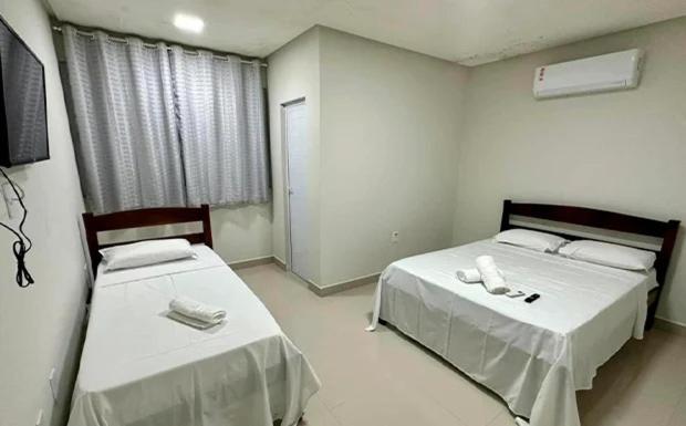 Ένα ή περισσότερα κρεβάτια σε δωμάτιο στο Hotel Brisas