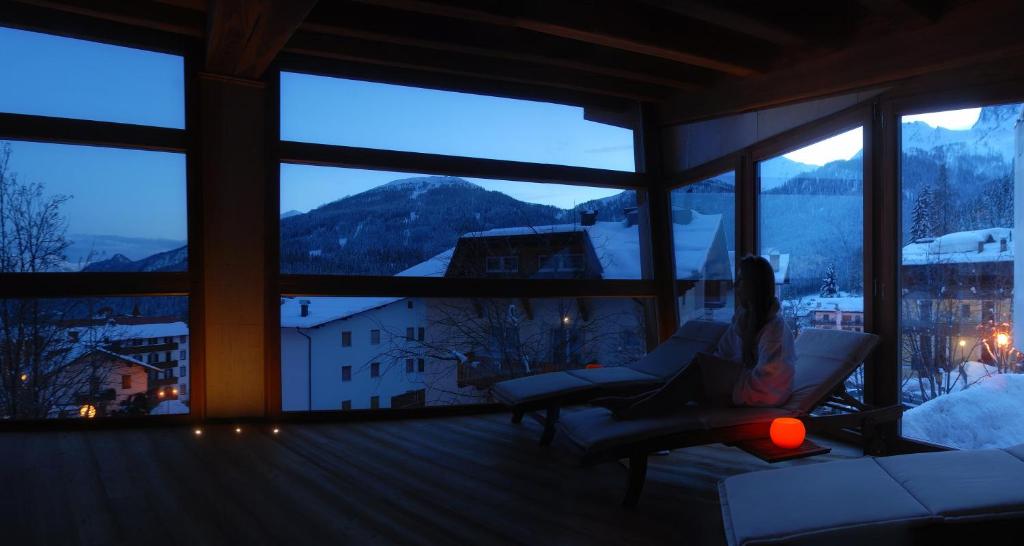 Nespecifikovaný výhled na hory nebo výhled na hory při pohledu z hotelu