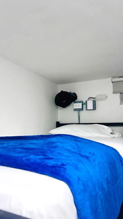 Postel nebo postele na pokoji v ubytování Kromatic Hostel