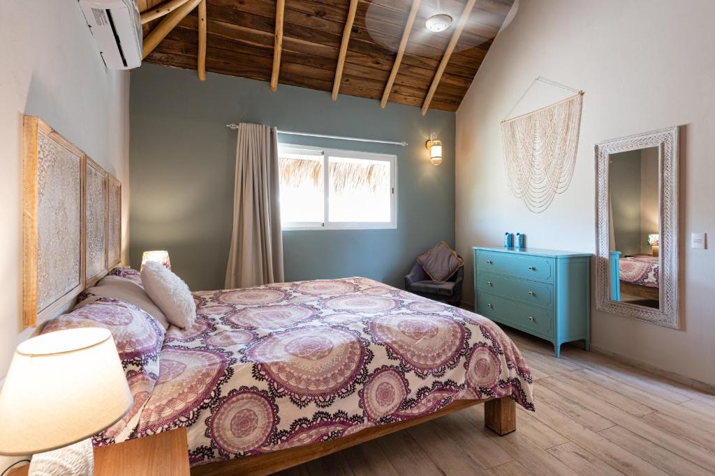 Una cama o camas en una habitación de TAKUMA BOUTIK HOTEL