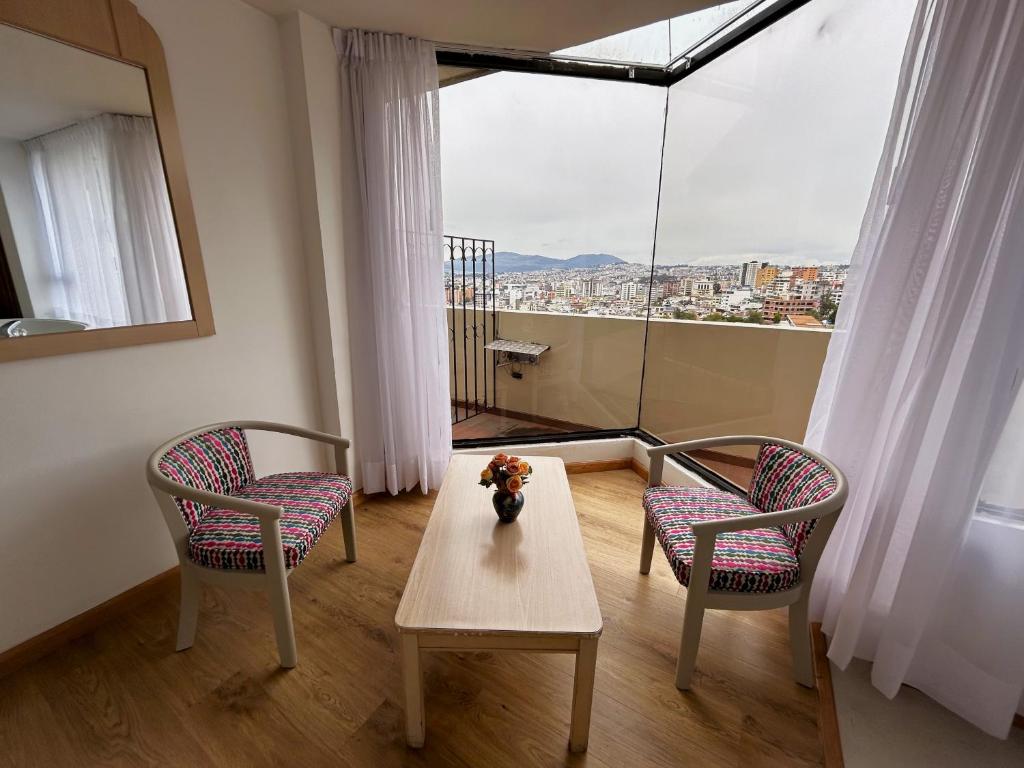 Posezení v ubytování Stanford Suites Hotel
