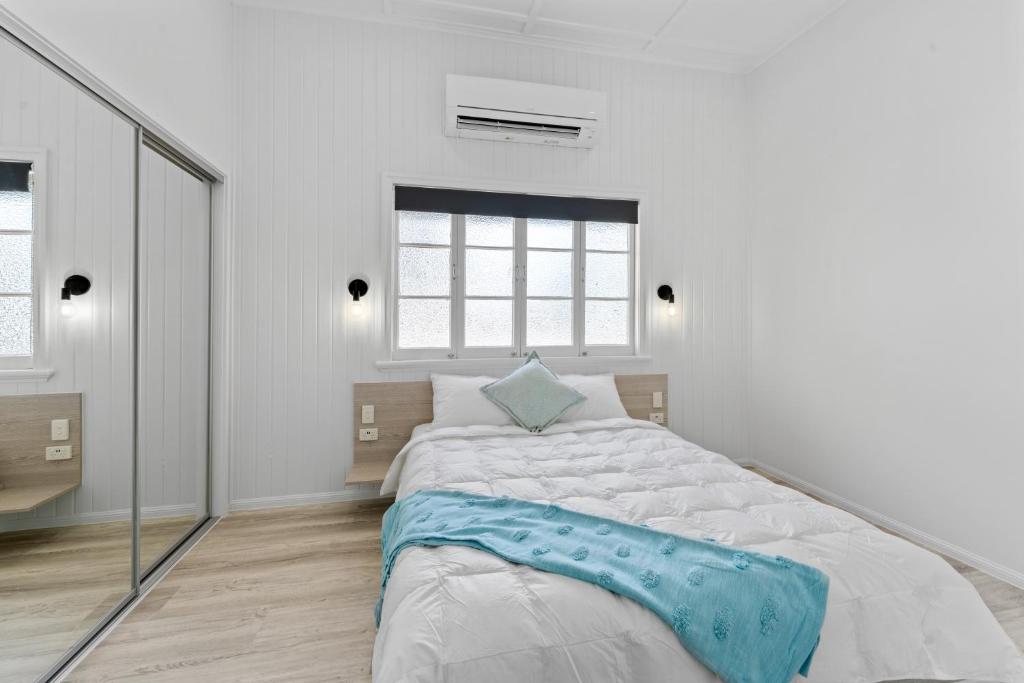 a bedroom with a large bed and a mirror at Caravella Backpackers in Cairns