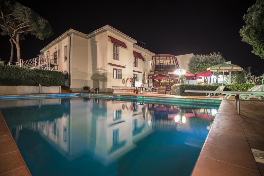 Gallery image of Hotel Kon Tiki in San Vincenzo