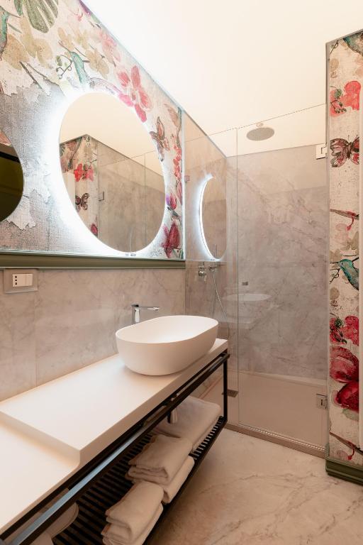 Koupelna v ubytování Lo Stemma Luxury Boutique Hotel