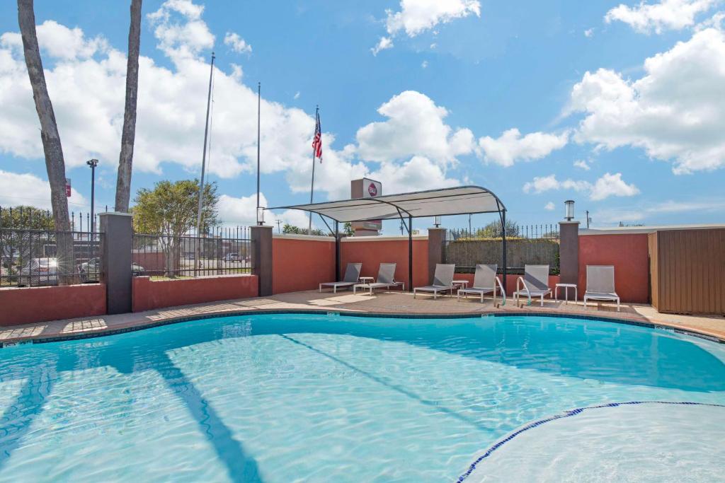 Best Western Plus Edinburg Inn & Suites photo