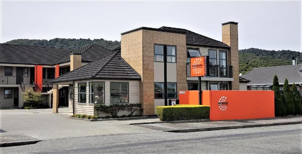 a building on the side of a street at Coleraine Suites & Apartments in Greymouth