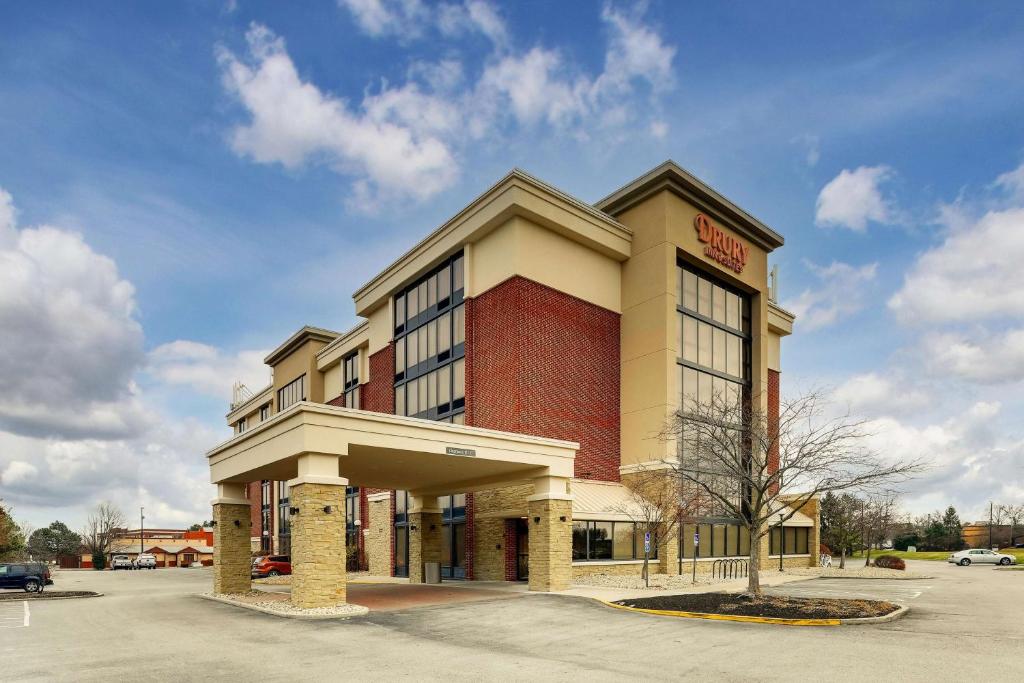 a store front of a building with a parking lot at Drury Inn & Suites Columbus Dublin in Dublin