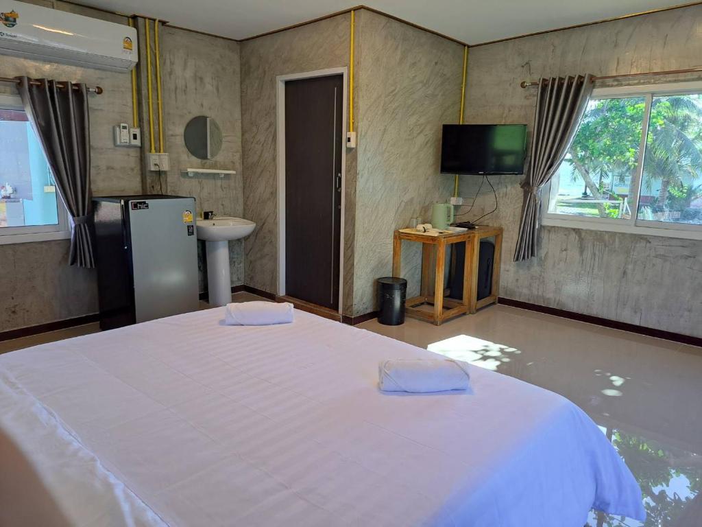 Postel nebo postele na pokoji v ubytování Lomtalay Resort Trat