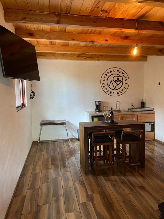 TV a/nebo společenská místnost v ubytování Betooz Cabin