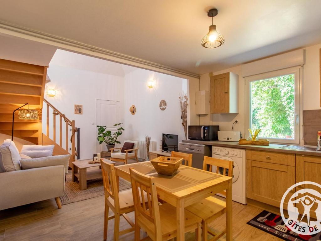 Gîte accueillant avec piscine chauffée à partager, près d'Angers, idéal pour vacances en nature - FR-1-622-44 - Holiday Home