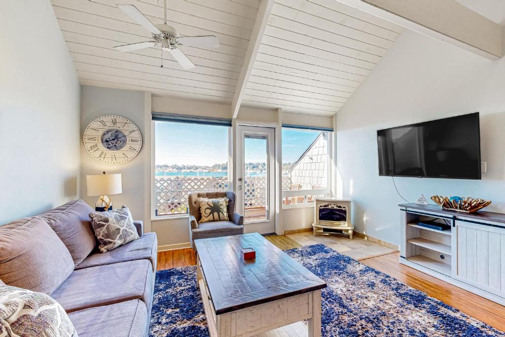 Embarcadero H412, Newport (updated prices 2024)
