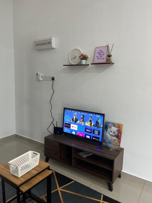 Manong Kuala Kangsar Homestay Chegu Wok tesisinde bir televizyon ve/veya eğlence merkezi