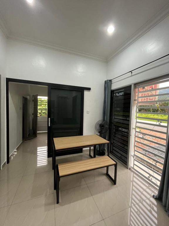 Manong Kuala Kangsar Homestay Chegu Wok tesisinde bir balkon veya teras