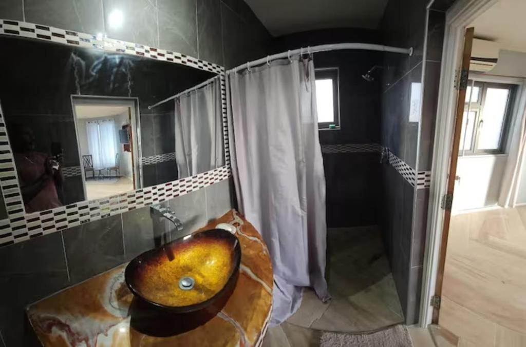 Koupelna v ubytování ShkyBlue Suites
