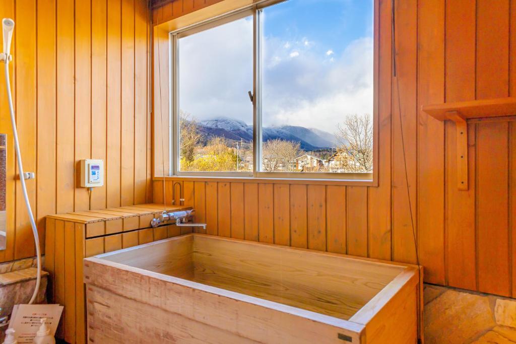 Nespecifikovaný výhled na hory nebo výhled na hory při pohledu z hotelu
