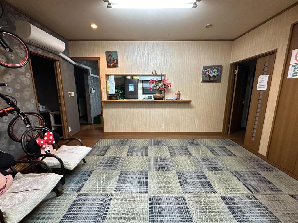 Kuchyň nebo kuchyňský kout v ubytování Minato Oasis Numazu / 沼津観光の中心、伊豆観光の拠点に好立地！沼津港に位置し交通・飲食・コンビニ等至便です！